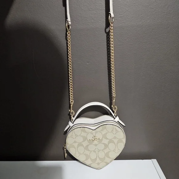 Coach Cream Heart-Shaped Women's Bag - Picture 4 of 6